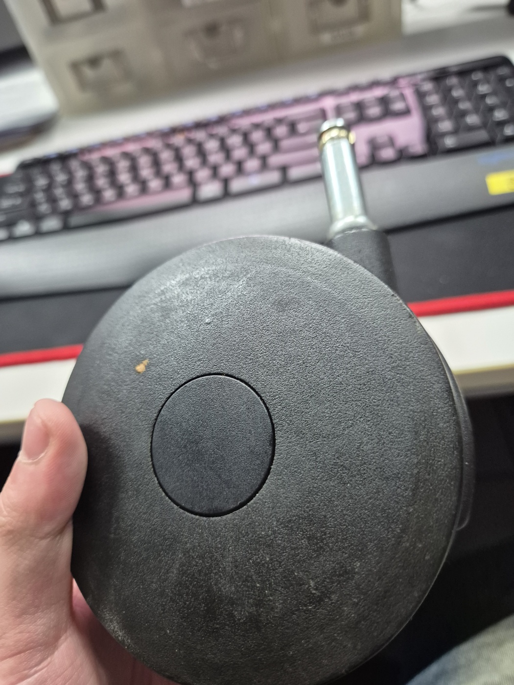 클릭하시면 더 큰 이미지가 보여요. 이와 비슷한 스펙의 캐스터가 있을까요?