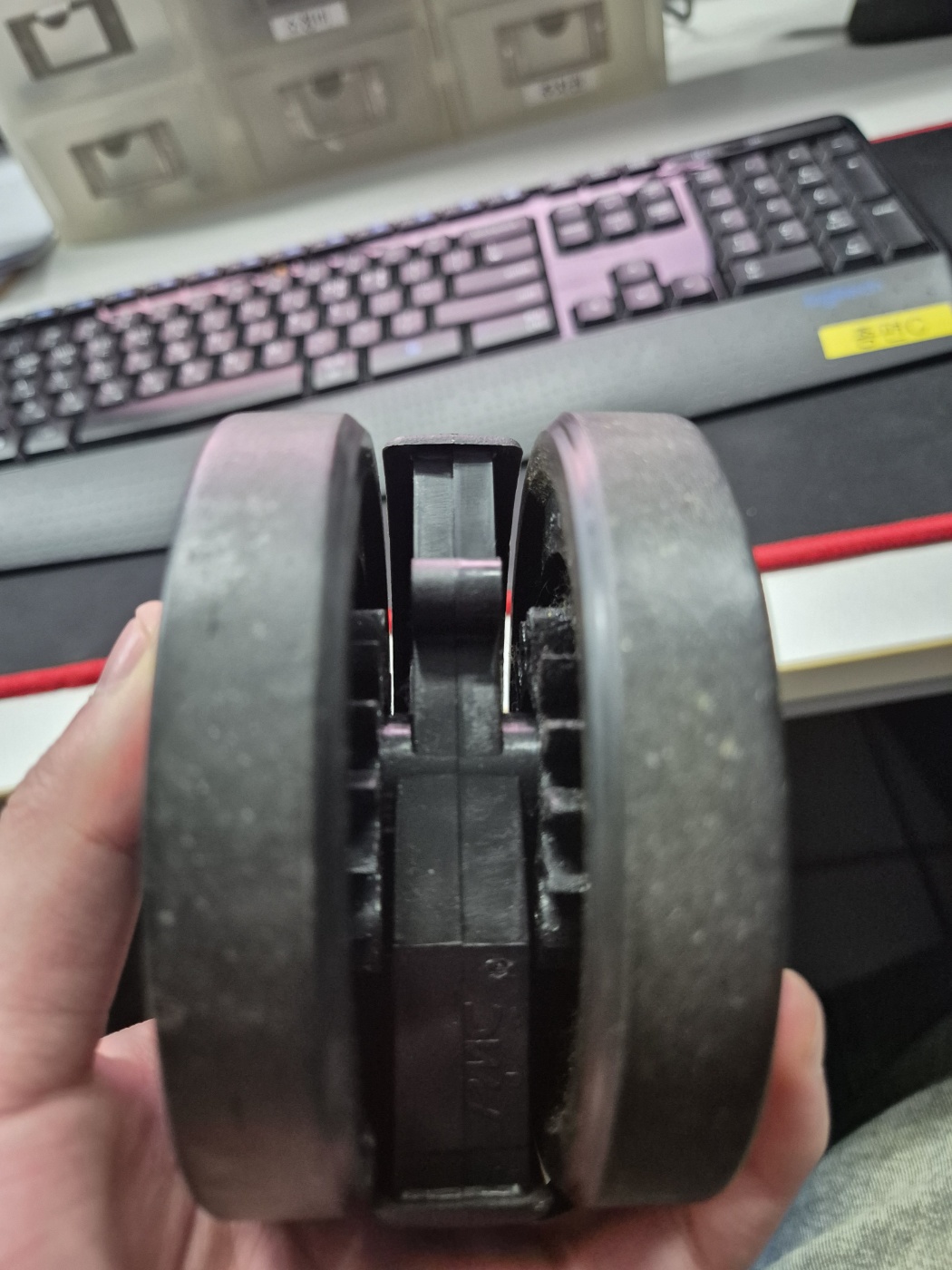 클릭하시면 더 큰 이미지가 보여요. 이와 비슷한 스펙의 캐스터가 있을까요?